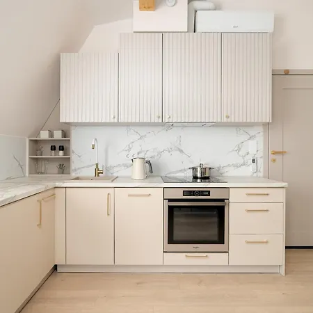 Bright And Elegant Old Town Garbary With Air Conditioning By Renters Prestige Апартаменти *