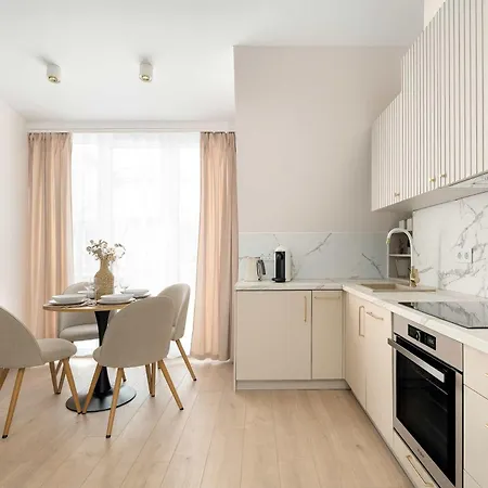 아파트 Bright And Elegant Old Town Garbary With Air Conditioning By Renters Prestige