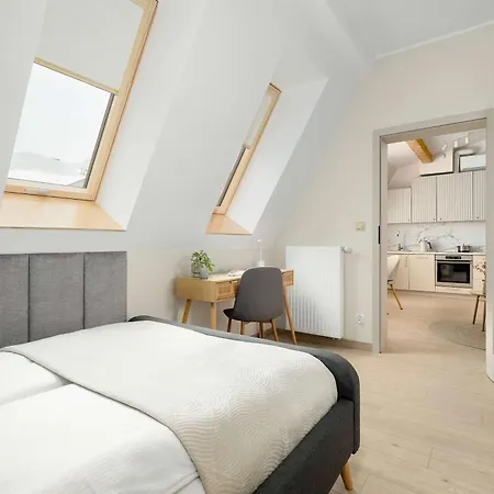 Bright And Elegant Old Town Garbary With Air Conditioning By Renters Prestige 아파트