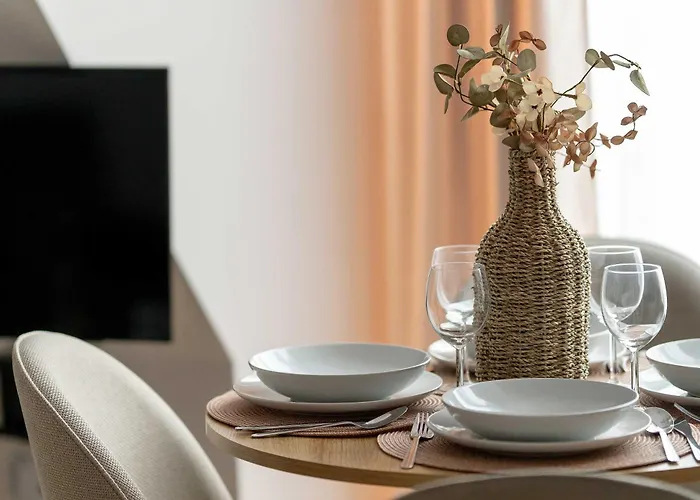 Apartment Bright And Elegant Old Town Garbary With Air Conditioning By Renters Prestige Poznan