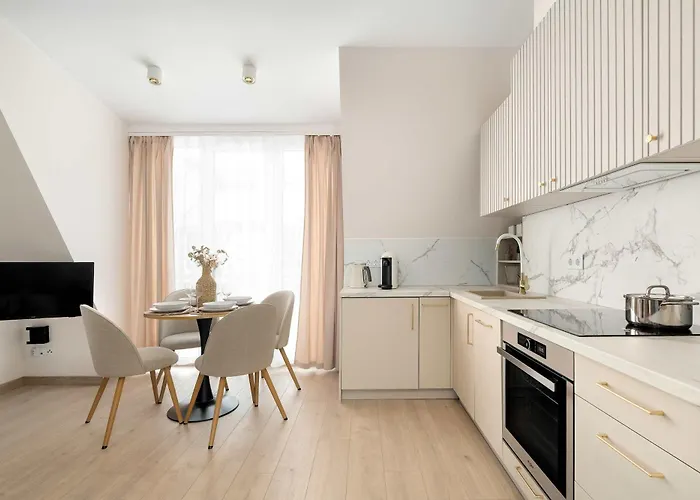 Apartment Bright And Elegant Old Town Garbary With Air Conditioning By Renters Prestige