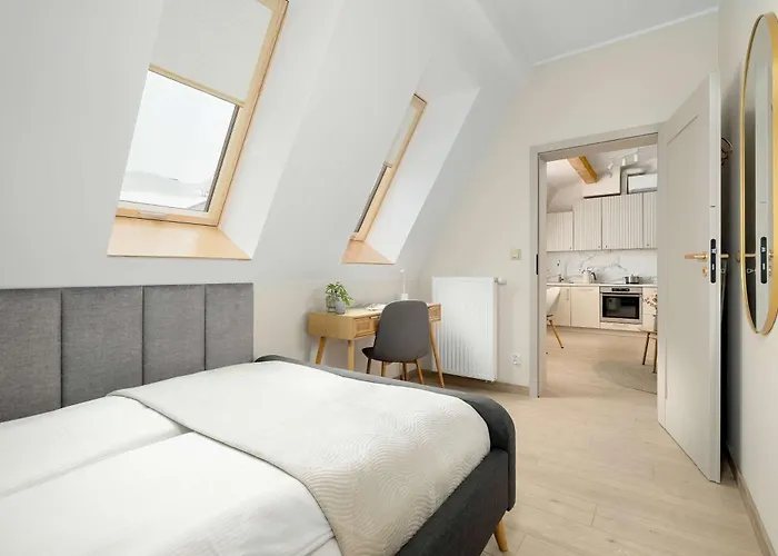 Bright And Elegant Old Town Garbary With Air Conditioning By Renters Prestige Apartment